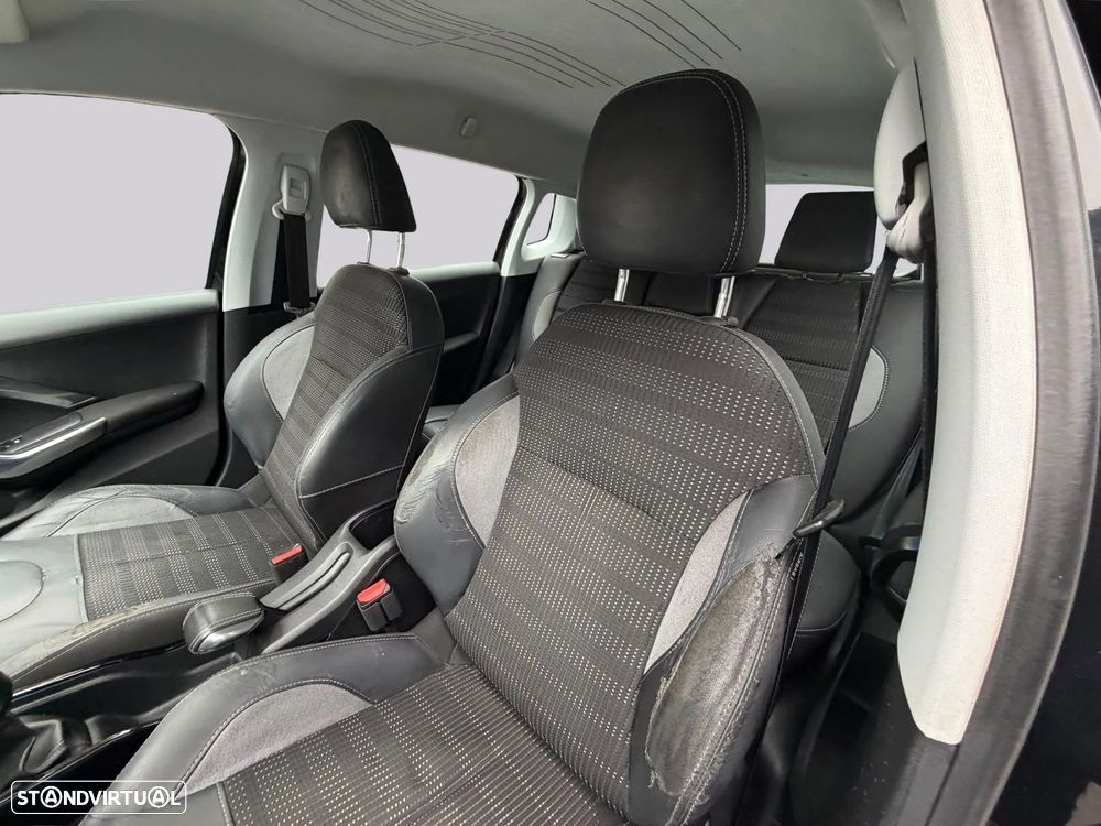 Peugeot 2008 1.2 PureTech Allure - 13