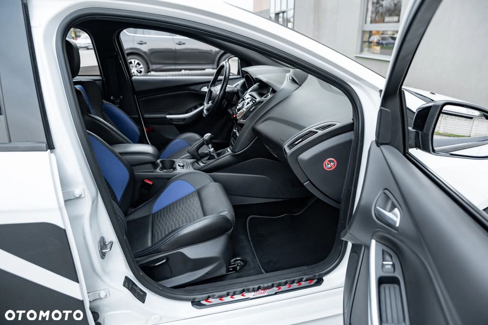 Ford Focus 2.0 EcoBoost ST mit Leder-Sport-Paket - 18