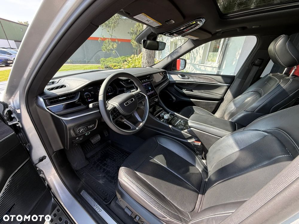 Jeep Grand Cherokee - 28