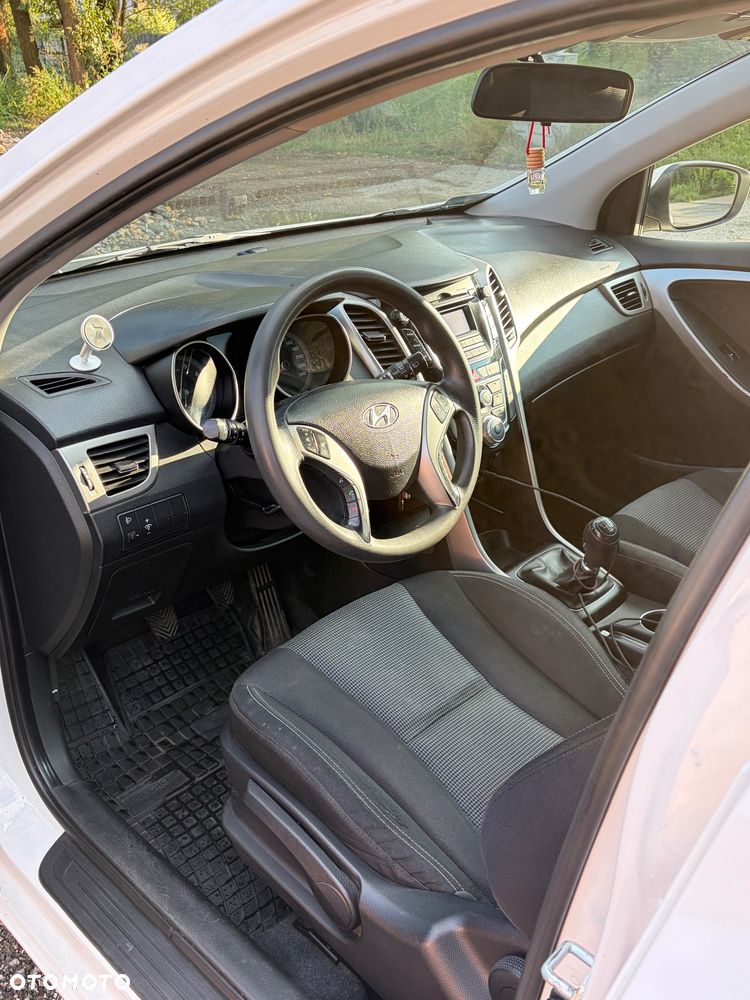 Hyundai i30 1.6 Classic + - 9