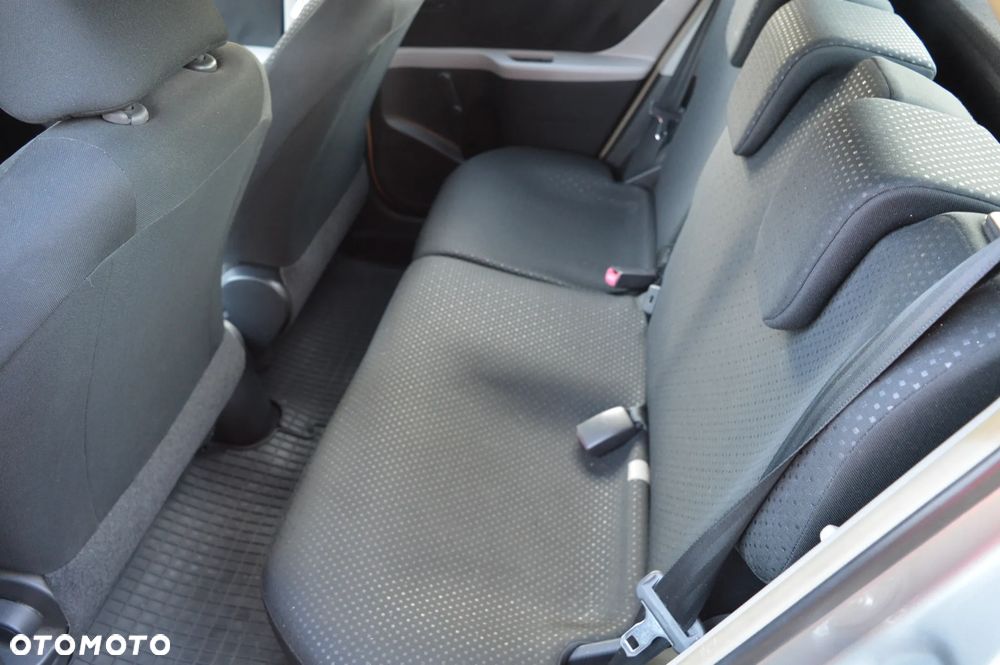 Toyota Yaris - 10