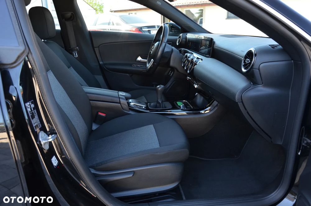 Mercedes-Benz CLA 180 d - 18