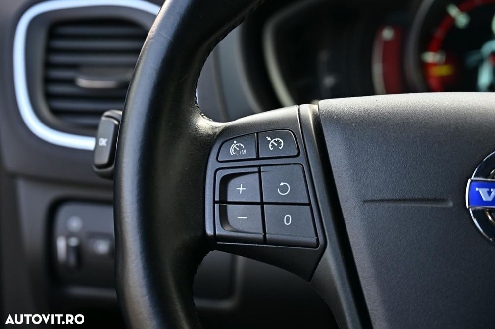 Volvo V40 D3 Aut. Basic - 10