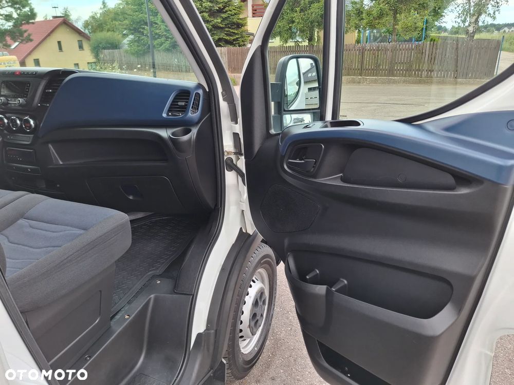 Iveco Daily 35S16 L4H2 Furgon VAN Blaszak Maxi Reflektory Full Led Euro 6 Skrzynia Biegów HI-MATIC 3 Miejsca Kamera Cofania Drzwi tylne Otwierane 270 Stopni Udźwig Haka 3500kg Radar Asystent Pasa Ruchu - 21