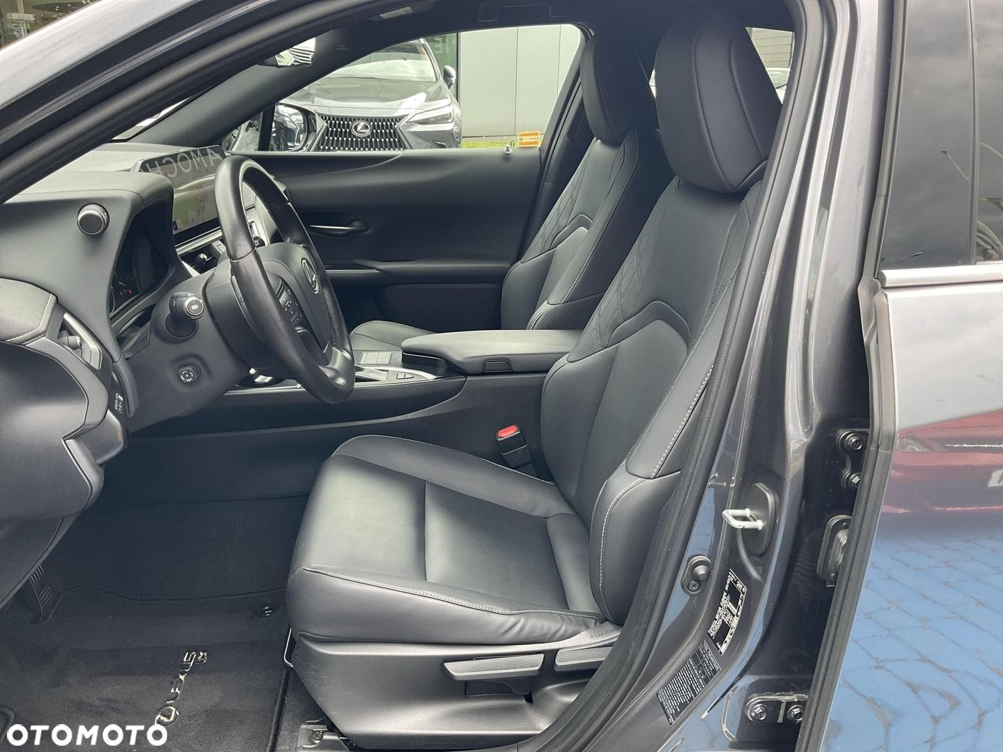 Lexus UX - 11