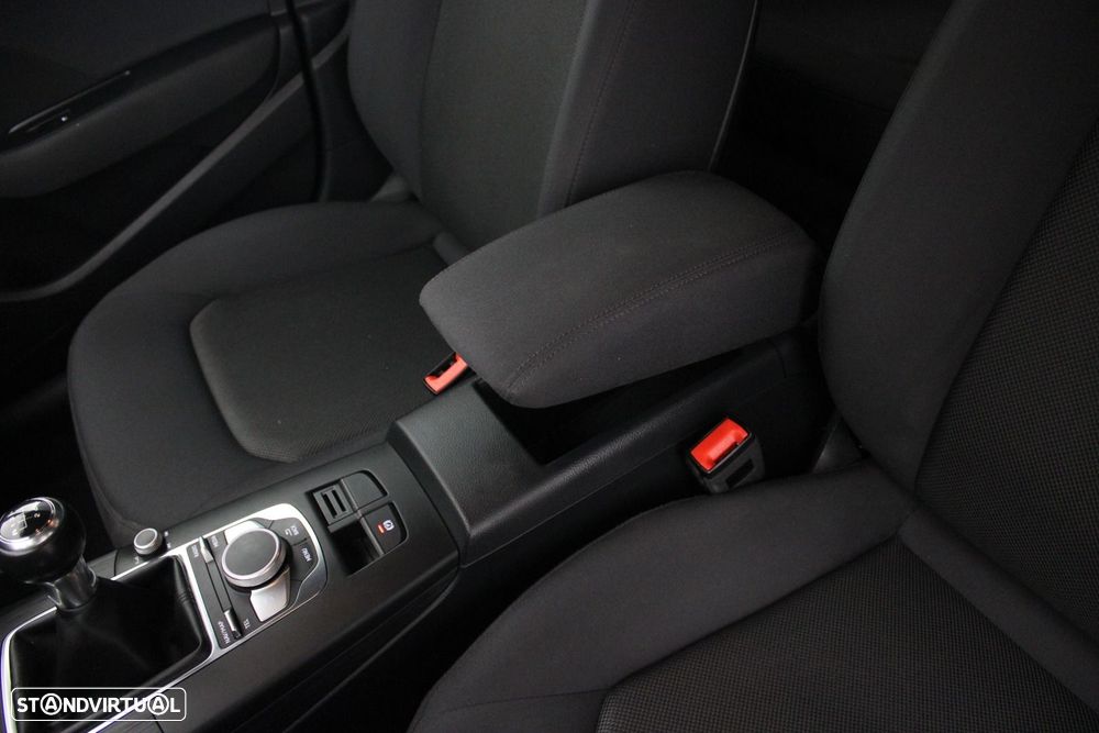 Audi A3 Limousine 30 TDI - 34