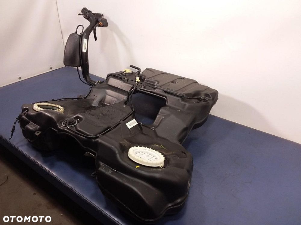 AUDI A6 C6 SEDAN QUATTRO ZBIORNIK BAK PALIWA - 3