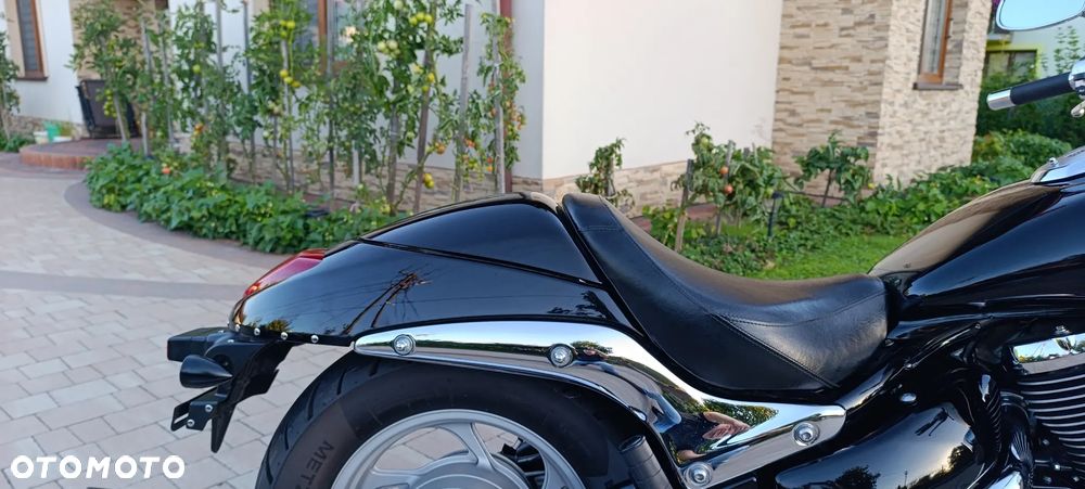 Suzuki Intruder - 24