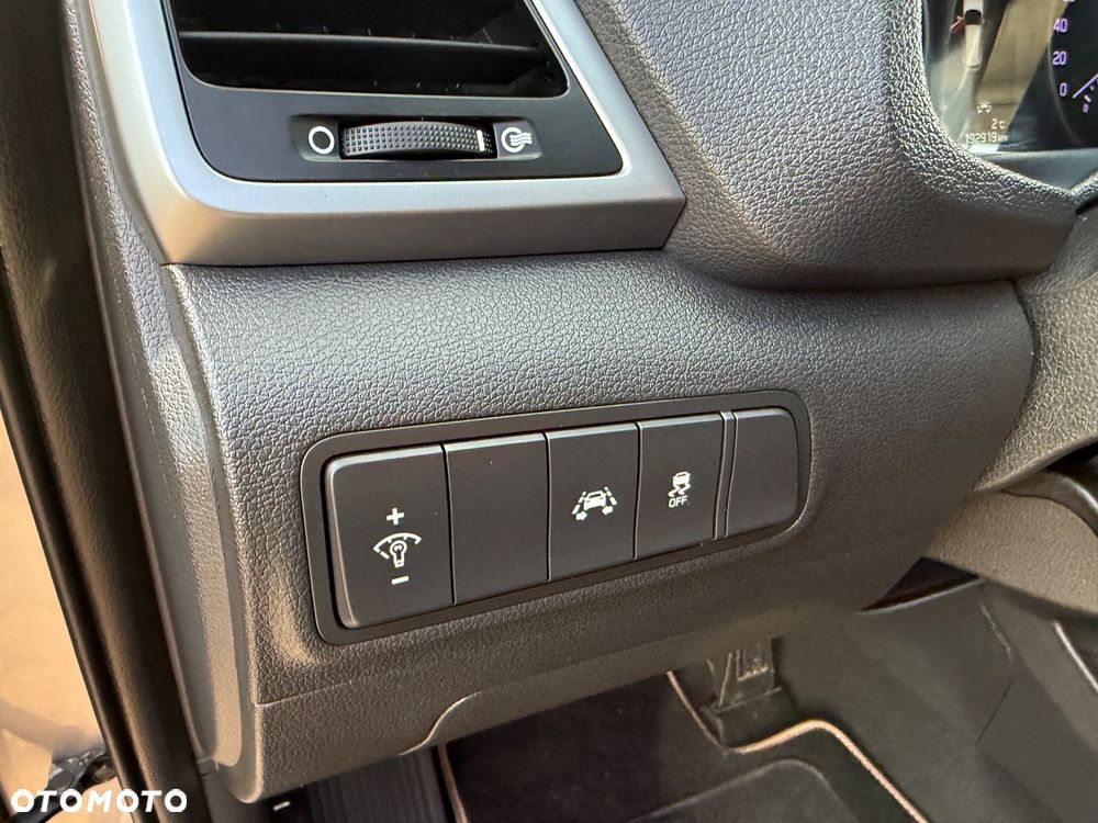 Hyundai Tucson 1.7 CRDI BlueDrive TourdePologne 2WD - 19