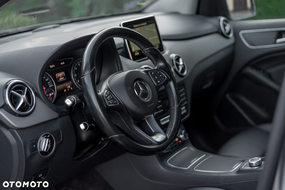 Mercedes-Benz Klasa B 180 7G-DCT Style - 19