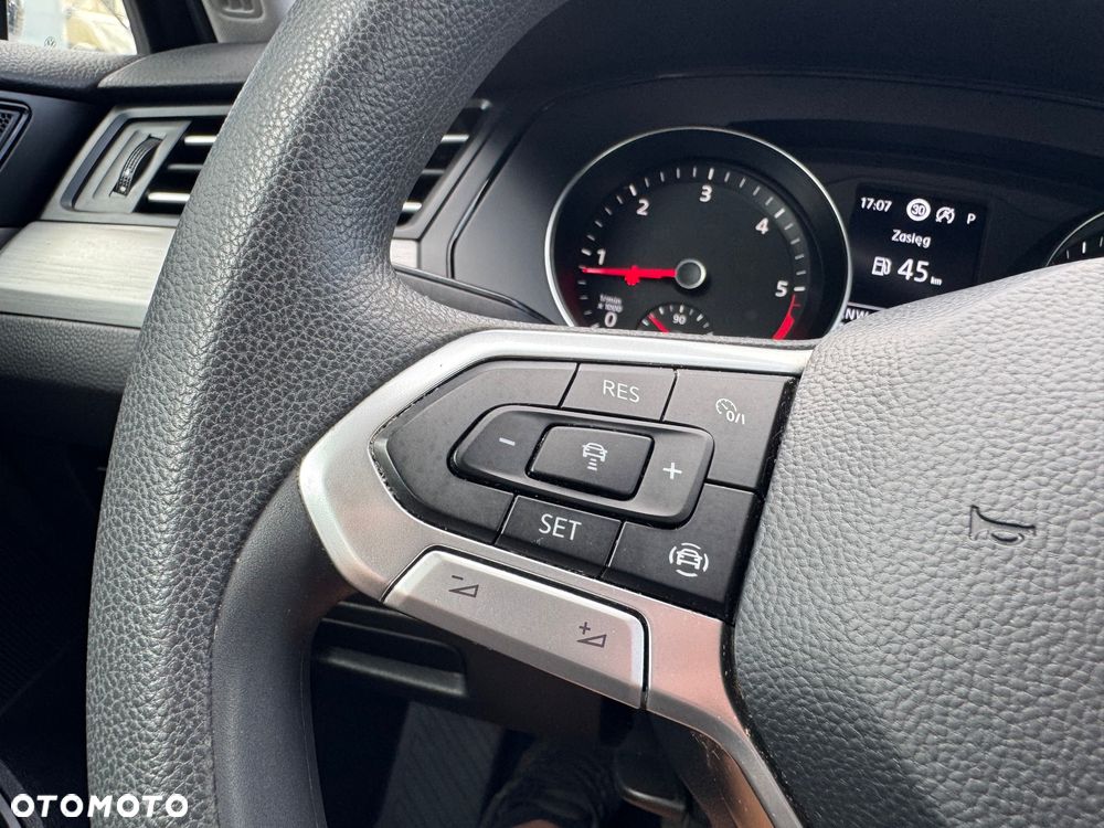 Volkswagen Passat 1.6 TDI SCR DSG Conceptline - 34