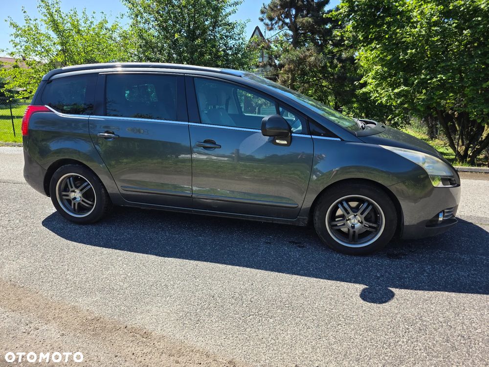 Peugeot 5008 - 5