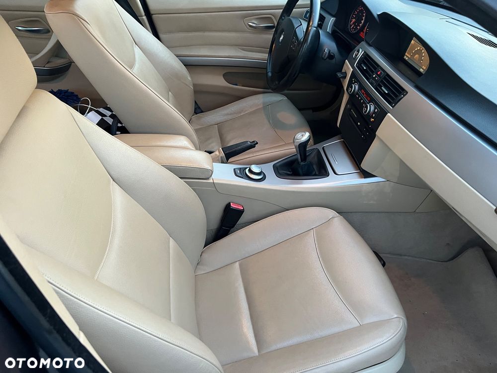 BMW Seria 3 318i - 9