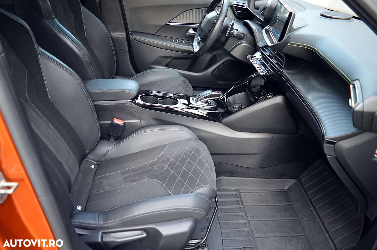 Peugeot 2008 PureTech 155 EAT8 GT Pack - 36