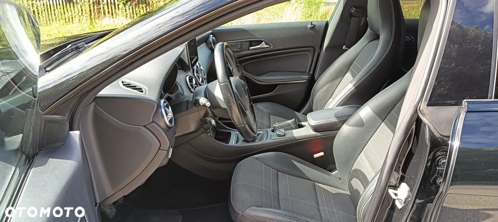 Mercedes-Benz CLA - 12