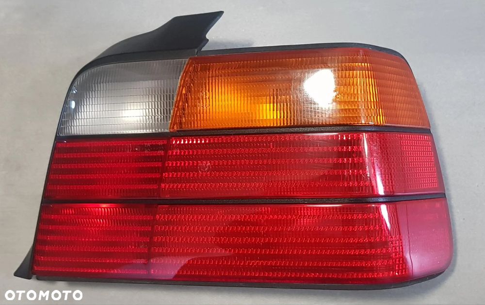 Lampa Tylna Prawa BMW E36 SEDAN USA
