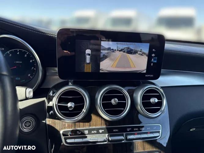 Mercedes-Benz GLC 300 4MATIC - 18
