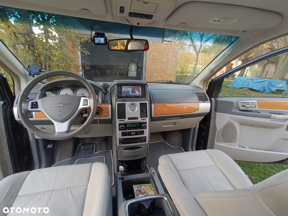 Chrysler Town & Country 4.0 Limited - 11