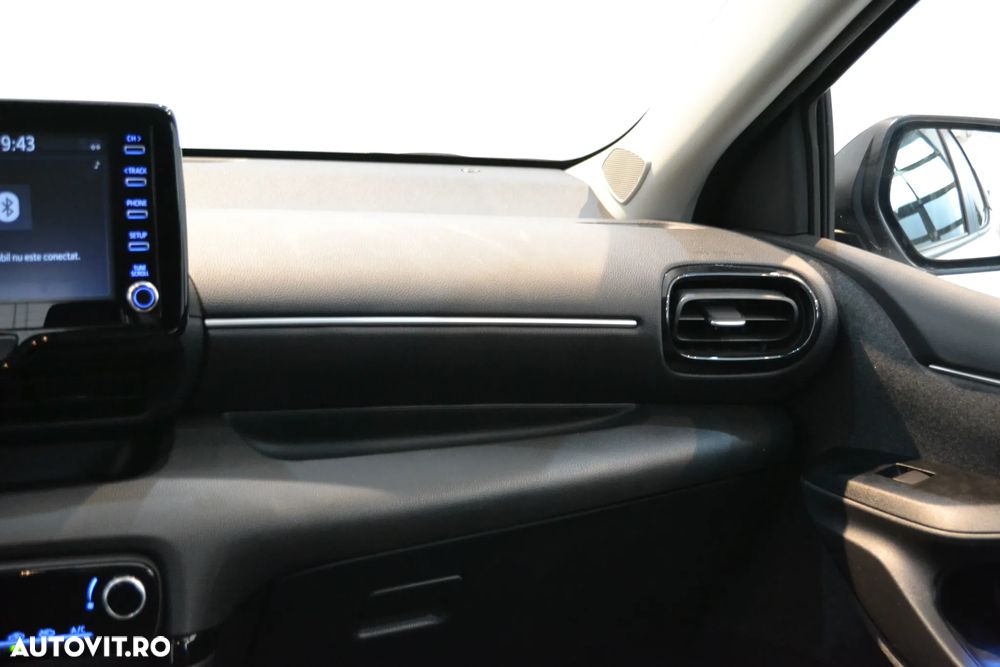 Toyota Yaris 1.5 VVT-i HSD Dynamic Plus Bi-tone - 24