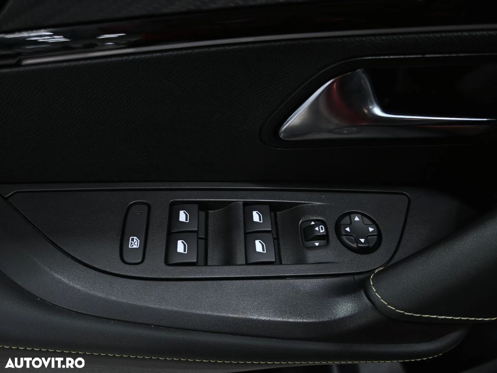Peugeot 2008 1.2 L PureTech STT EAT8 GT Line - 21
