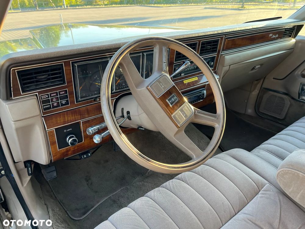 Lincoln Town Car - 15