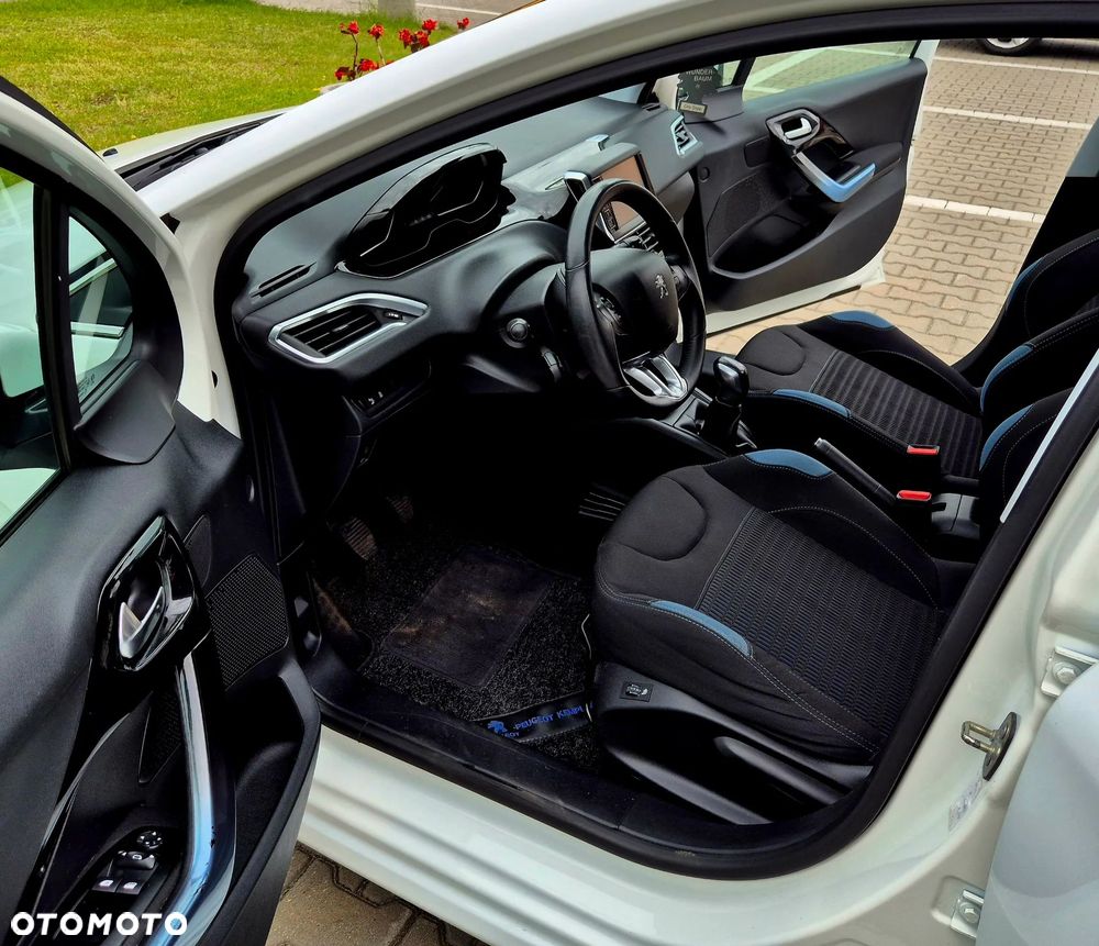 Peugeot 208 - 29