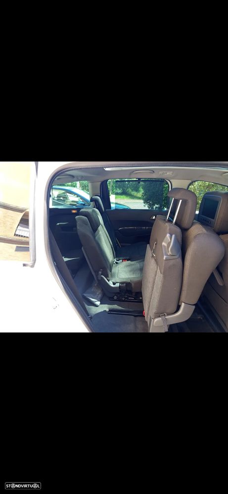 Peugeot 5008 1.6 HDi 7L Allure - 34