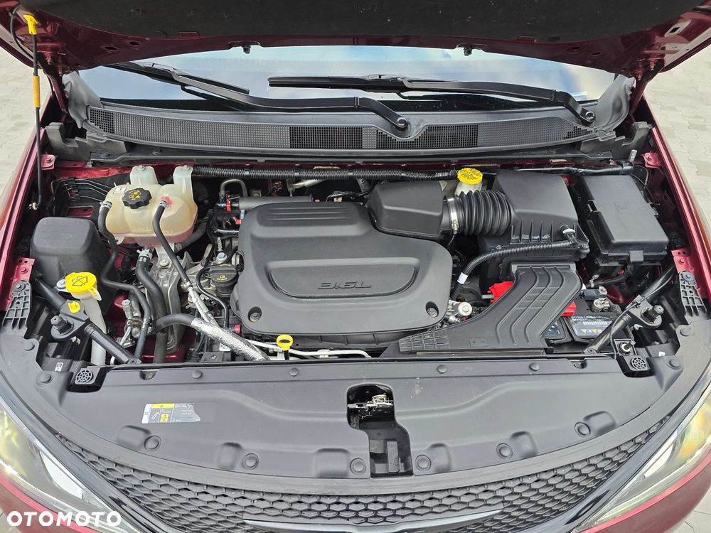 Chrysler Pacifica - 16