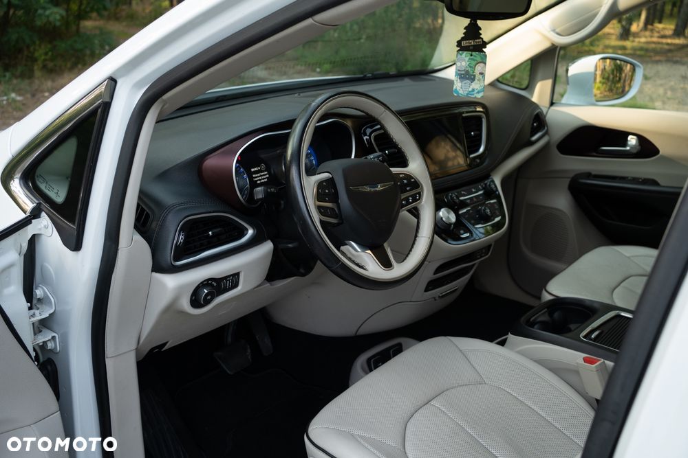 Chrysler Pacifica - 10