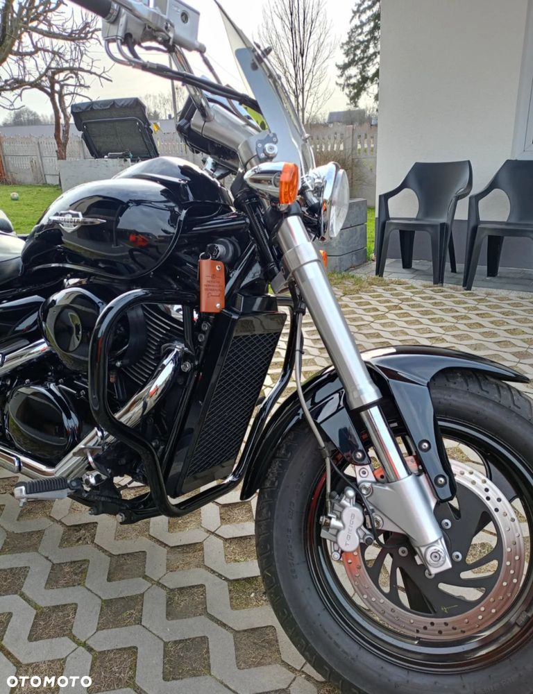 Suzuki Intruder - 8