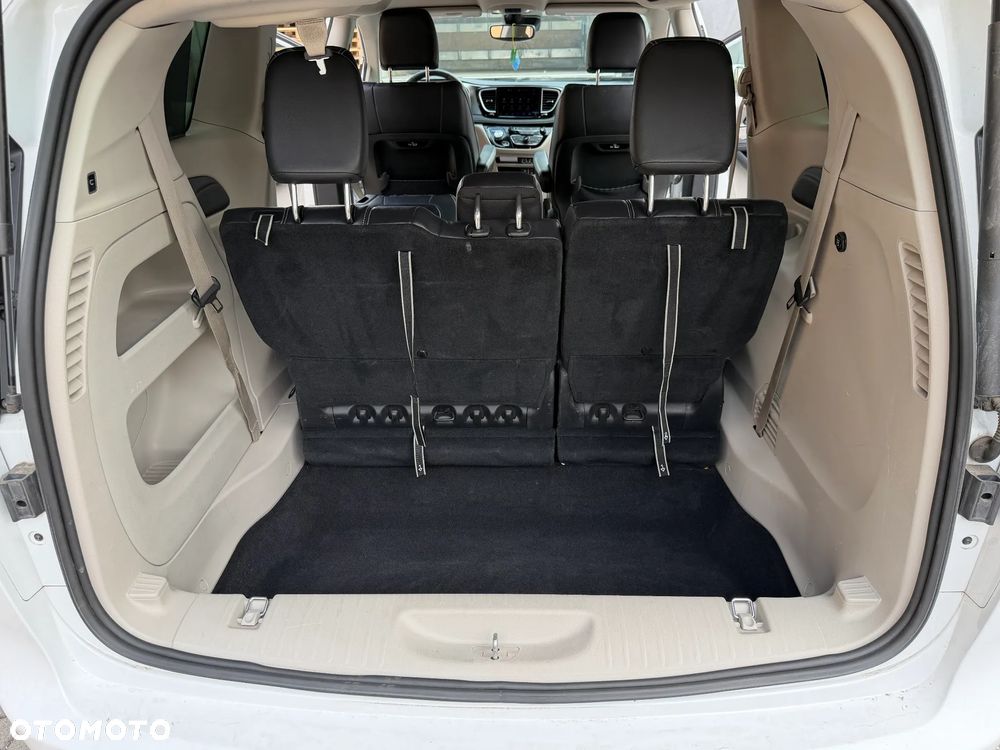 Chrysler Pacifica - 7
