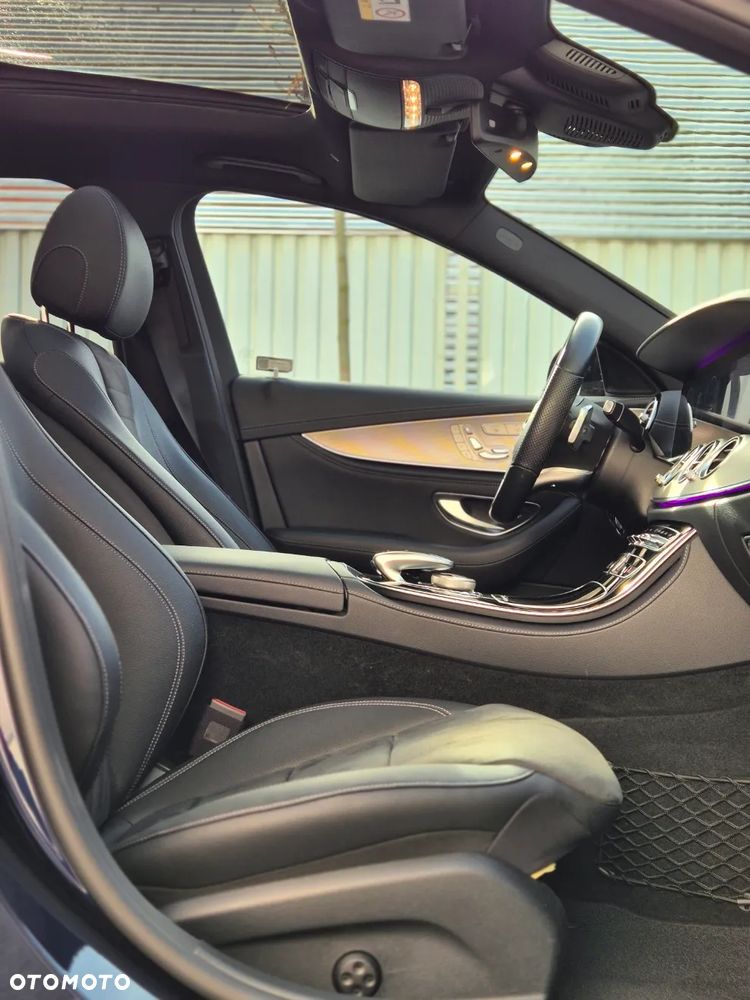 Mercedes-Benz Klasa E 220 d 4-Matic 9G-TRONIC - 31