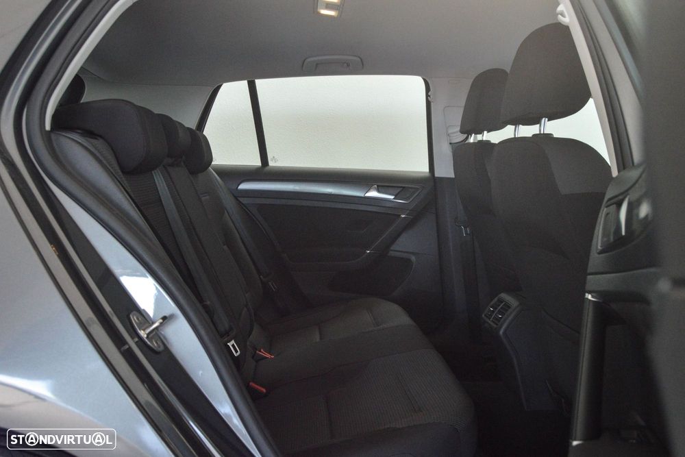 VW Golf 1.6 TDI Confortline - 48