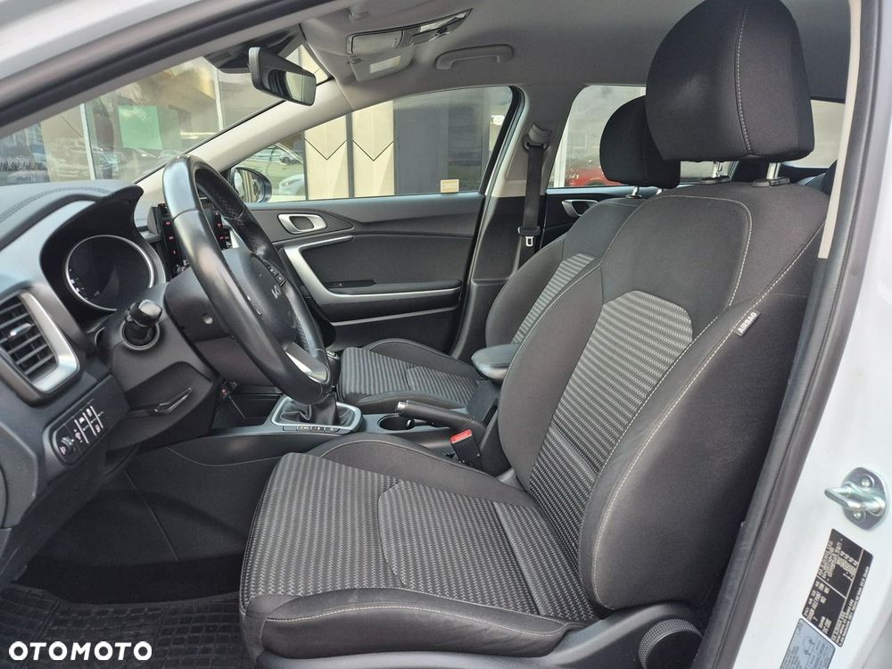 Kia Ceed 1.5 T-GDI M - 11