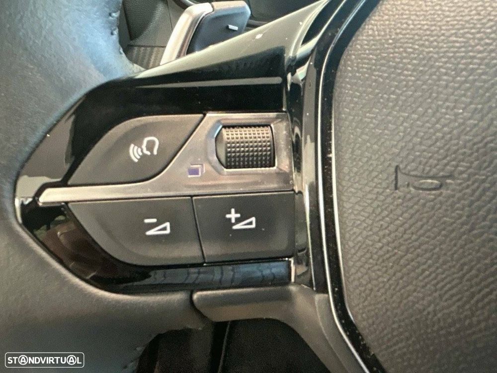 Peugeot 2008 1.2 Hybrid Allure e-DCS6 - 15