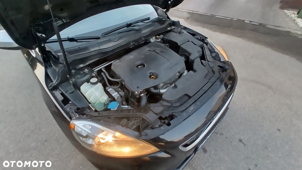 Volvo V40 D2 R-Design - 28