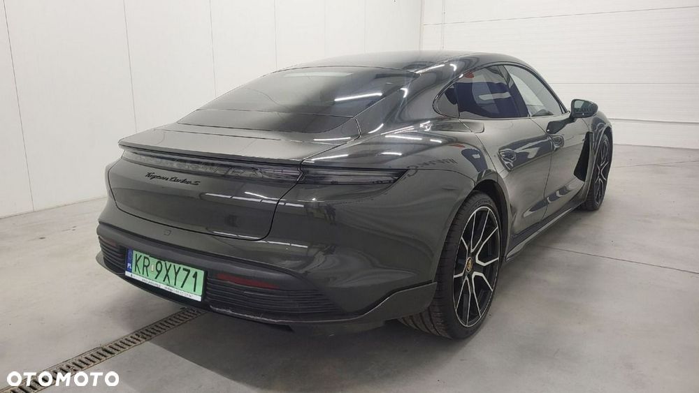 Porsche Taycan - 6