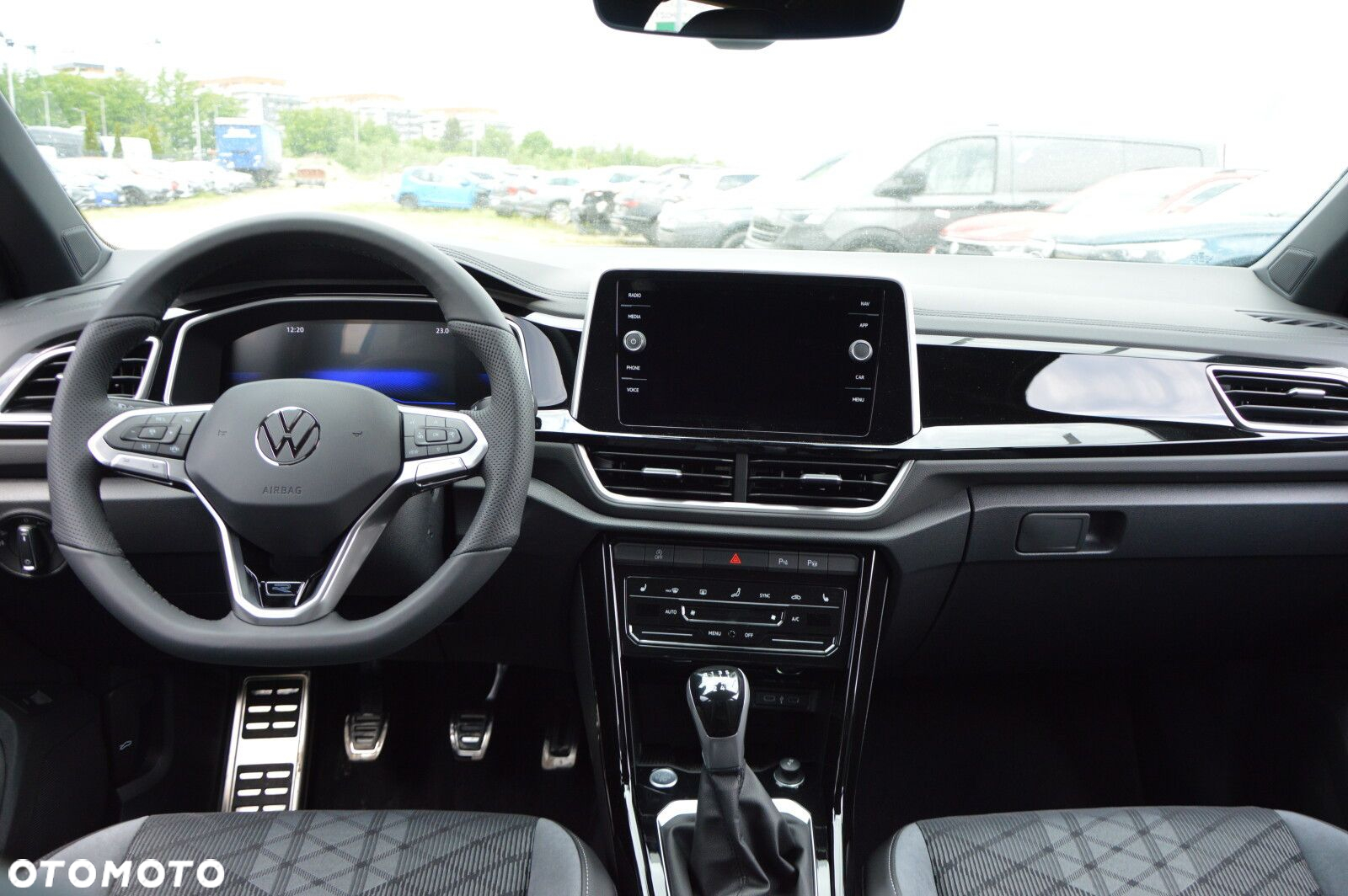 Volkswagen T-Roc - 13