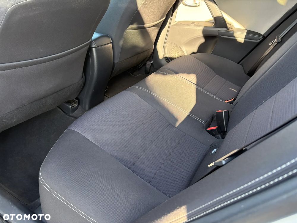 Toyota Avensis 1.8 Premium - 20