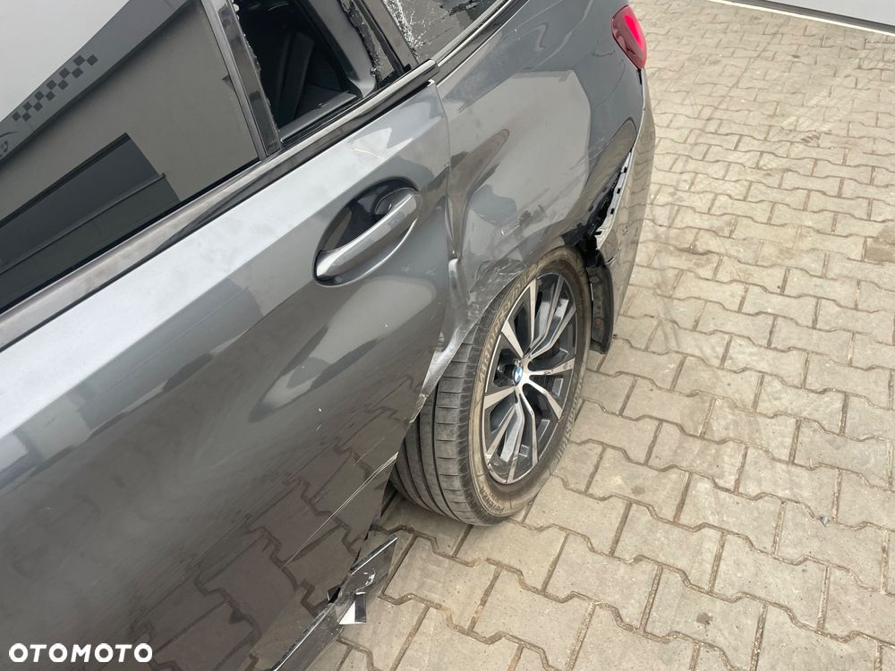 BMW Seria 3 318d Sport Line - 16