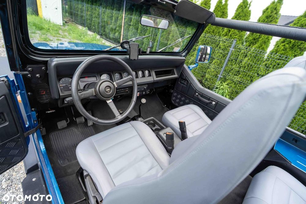 Jeep Wrangler - 11