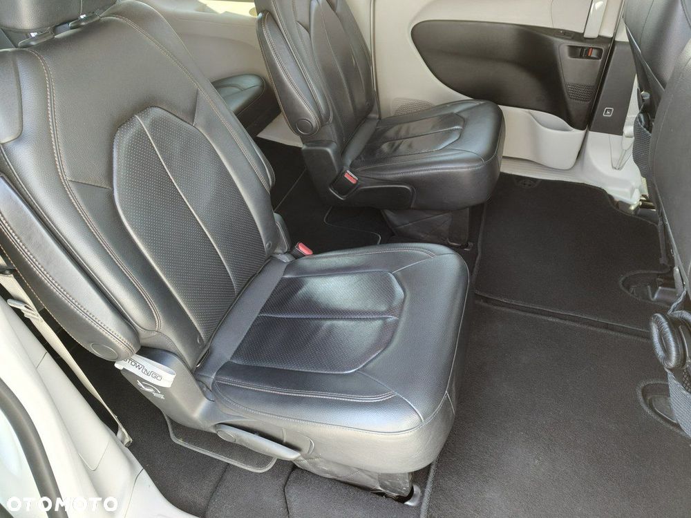 Chrysler Pacifica - 14