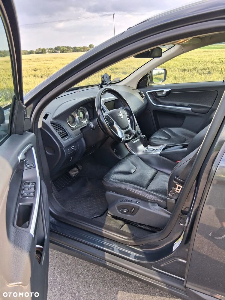 Volvo XC 60 T6 AWD Momentum - 32