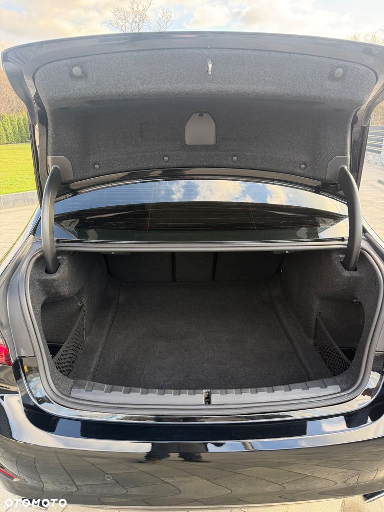 BMW Seria 3 330i xDrive - 14