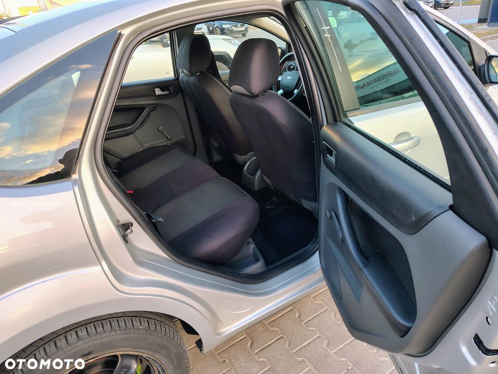 Ford Focus 1.6 TDCi DPF Ambiente - 9