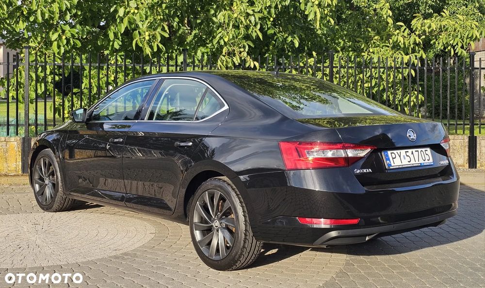 Skoda Superb 2.0 TDI DSG Ambition - 4