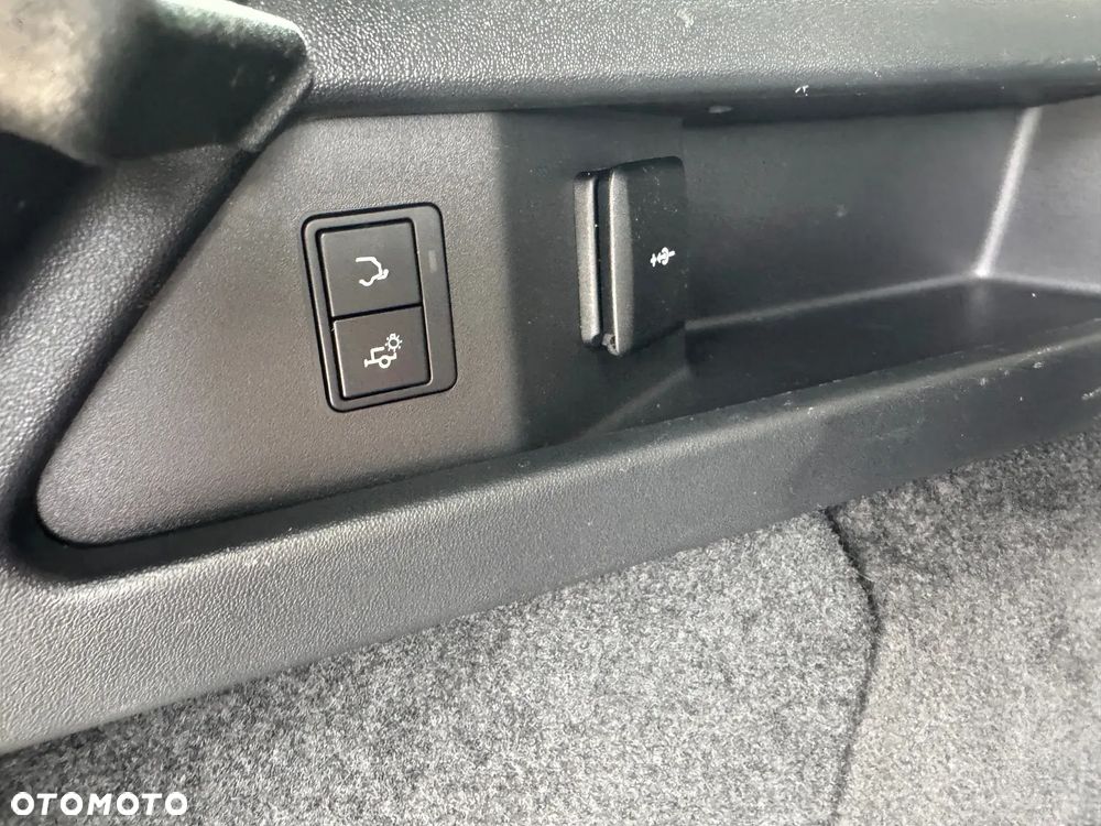 Land Rover Discovery Sport - 32