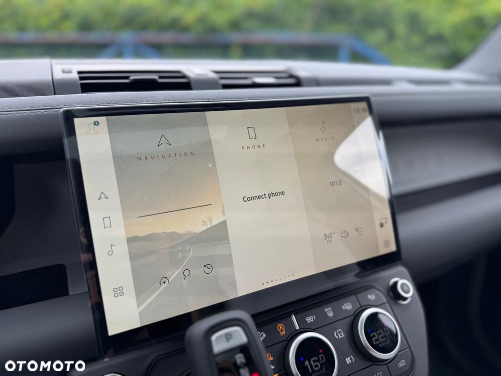 Land Rover Defender - 15