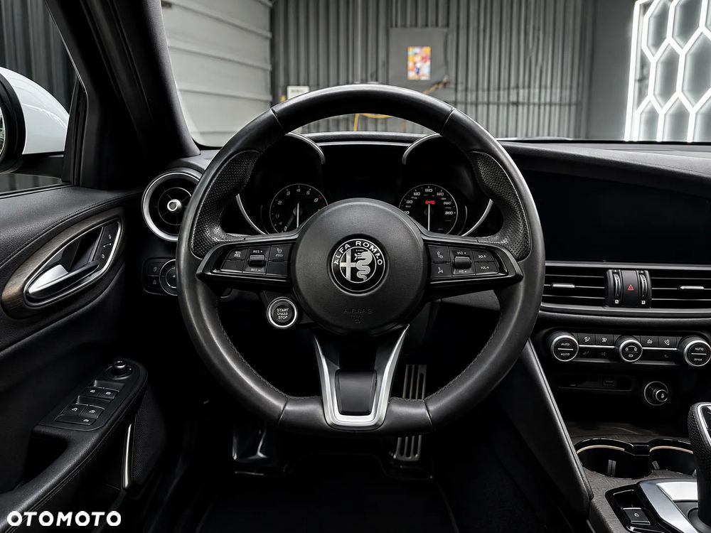 Alfa Romeo Giulia 2.0 Turbo TI Q4 - 14