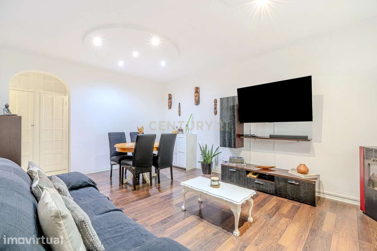 Apartamento de dois quartos em condomínio com piscina e jardim – Pátio - Grande imagem: 3/21